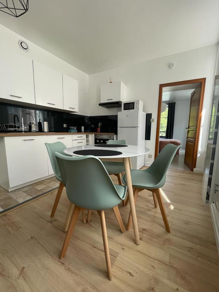 Appartement Le Petit Charcot Шарлевиль-Мезьер Экстерьер фото